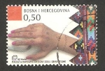 Stamps Europe - Bosnia Herzegovina -  mano de mujer tatuada