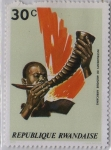 Stamps Rwanda -  instrumentos de musica africanos