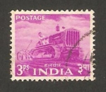 Sellos de Asia - India -  un tractor