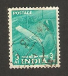 Stamps : Asia : India :  59 - mujer tejiendo