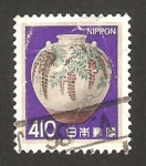 Stamps Japan -  jarrón de porcelana decorado