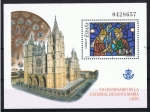 Stamps Spain -  Edifil  SH 4020  Vidrieras de la Catedral de Santa María, de León.  Se completa con una vista exteri