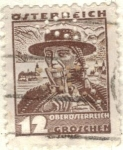 Sellos de Europa - Austria -  AUSTRIA 1934-36 (M573) Osterreichische Wolkstrachten - Bauer aus dem Traunkreis Traunsee mit Schloss