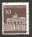 Stamps Germany -  368 - Puerta de Brandeburgo, en Berlin 