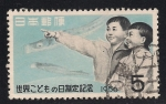 Stamps Japan -  Chicos con peces.