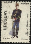 Sellos de America - Uruguay -  Militar uniformado del regimiento de artillería año 1895. 