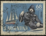 Sellos del Mundo : America : Argentina : Vito Dumas -1900-1965- y su velero Lehg II. Destacado deportista y gran navegante. Primer navegante 