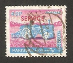 Stamps : Asia : Pakistan :  un tractor en el campo