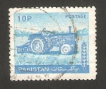 Sellos de Asia - Pakist�n -  un tractor en el campo