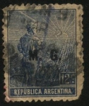 Stamps America - Argentina -  Sol naciente, labrador surcando la tierra con arado de mano. Sobreimpreso M. G. Ministerio de Guerra