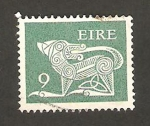 Stamps Europe - Ireland -  broche antiguo, un perro