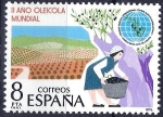 Stamps Spain -  2557  II Año Oleicola Mundial. Recogida de la aceituna.