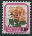 Sellos de Oceania - Nueva Zelanda -  Scott 718 - Michele Meilland (Rosa)