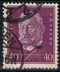Sellos de Europa - Alemania -  Scott  379  Pres. Paul von Hindenburg (4)