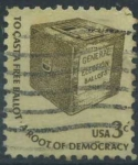 Sellos de America - Estados Unidos -  Urna de votación libre, Raíz de la Democracia