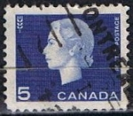 Stamps Canada -  Scott  405  Reina  Elizabeth II (2)