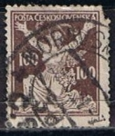 Sellos de Europa - Checoslovaquia -  Scott  88  Checoslovaquia rompiendo la cadenas de la livertad (6)