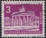 Stamps Germany -  BERLIN. MONUMENTOS. PUERTA DE BRANDEBURGO