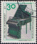 Stamps : Europe : Germany :  INSTRUMENTOS MUSICALES. PIANO A PEDAL, SIGLO XVIII