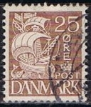 Sellos de Europa - Dinamarca -  Scott  234  Carabela (7)