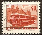 Stamps Hungary -  autobús frente a la estación del ferrocarril occidental.