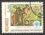 Stamps : Africa : Mozambique :  692 - año internacional del niño