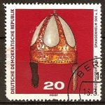 Stamps Germany -  Museo del Estado en Halle.casco de metal de la edad media (DDR)
