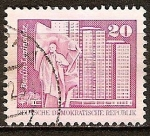 Stamps Germany -  Monumento de Lenin y edificios de gran altura.(a)DDR