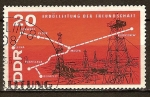 Sellos de Europa - Alemania -  Oleoducto y la amistad detrás de torres de perforación en el yacimiento de petróleo(DDR)