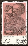 Stamps : Europe : Germany :  Madre y el niño de Käthe Kollwitz, 1910(pintora,artista-DDR