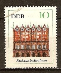 Sellos de Europa - Alemania -  Edificios importantes-Ayuntamiento en Stralsund(DDR).