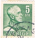 Sellos de Europa - Suecia -  GUSTAVO V 1939-42. DENT. A LOS 4 LADOS Y&T Nº 259a