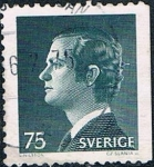 Stamps Sweden -  REY CARLOS XVI GUSTAVO. DENT. A 3 LADOS. Y&T Nº 829a