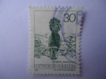 Stamps America - Colombia -  Deroptyus Accipitrinus - Loro - Correos de Colombia - Red-fan Parrot 