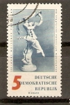 Stamps Germany -  ESTATUILLA  DE  PORCELANA