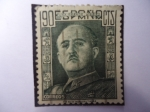 Stamps : Europe : Spain :  Ed: 1060 - Francisco Franco- España - General Franco (II) con Uniforme. (Shields-Flanked)