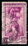 Stamps Italy -  Mujer llevando uvas.