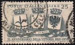 Stamps : Europe : Italy :  40 aniversario de la victoria de Italia en la I Guerra Mundial. Escudos de Armas de Trieste, Roma y 