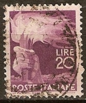 Stamps Italy -  Mano que sostiene una antorcha.