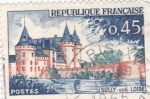 Stamps France -  Castillo sobre el río Loira