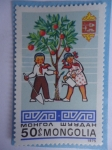 Sellos de Asia - Mongolia -  Niños Atendiendo Árbol de frutas