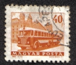 Stamps : Europe : Hungary :  Autobús frente a la estación de ferrocarril del oeste
