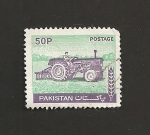 Stamps Pakistan -  Tractor agrícola