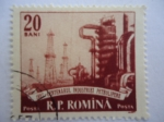 Sellos de Europa - Rumania -  Centenarul industriei Petrolifere- 100 años de la Industria Petrolera-Refinería-Torres de Taladros.