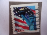 Sellos de America - Estados Unidos -  Flag and Lady Liberty (Bandera y doña Libertad)