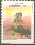 Stamps : America : Guatemala :  SOLDADO  ABRAZANDO  NIÑA.  50th  ANIVERSARIO  DE  LA  UNICEF