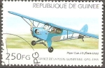 Sellos de Africa - Guinea -  AVIONETA  PIPER  CUB  J-3