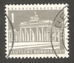 Stamps Germany -  Berlin - 125 - Puerta de Brandeburgo, en Berlin