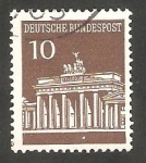 Stamps Germany -  368 - Puerta de Brandeburgo, en Berlin, con número de control