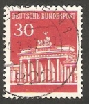 Stamps Germany -  370 - Puerta de Brandeburgo, en Berlin, con número de control